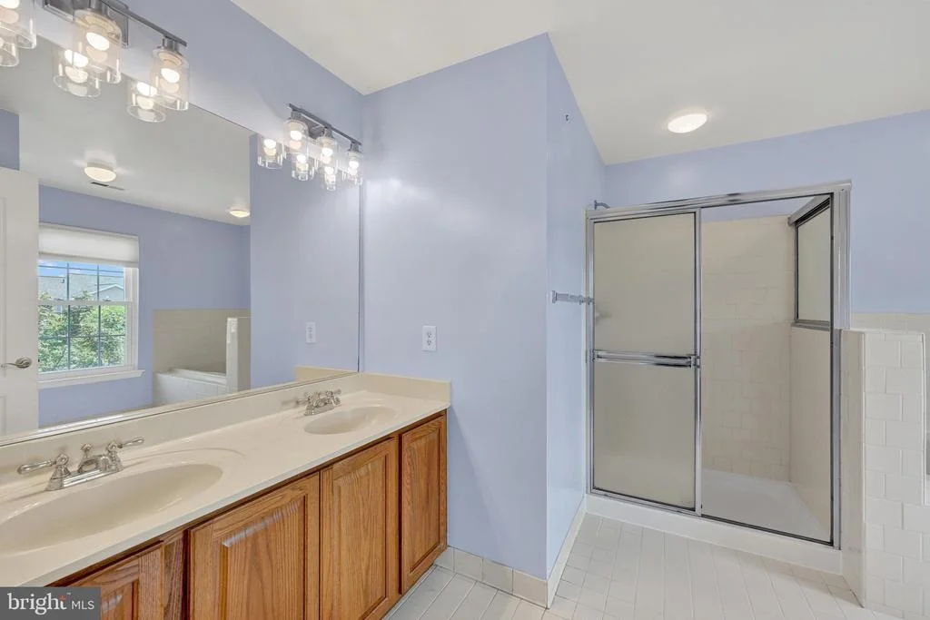Photo of 1420 MOONSHADOW ROAD