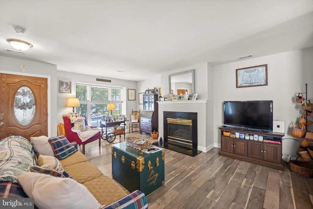 Photo of 64 OAKTON DRIVE