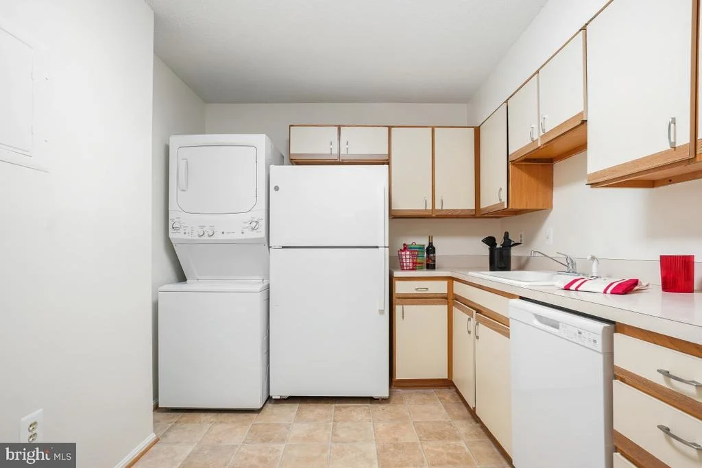 Photo of Unit 2321 at 15107 INTERLACHEN DRIVE