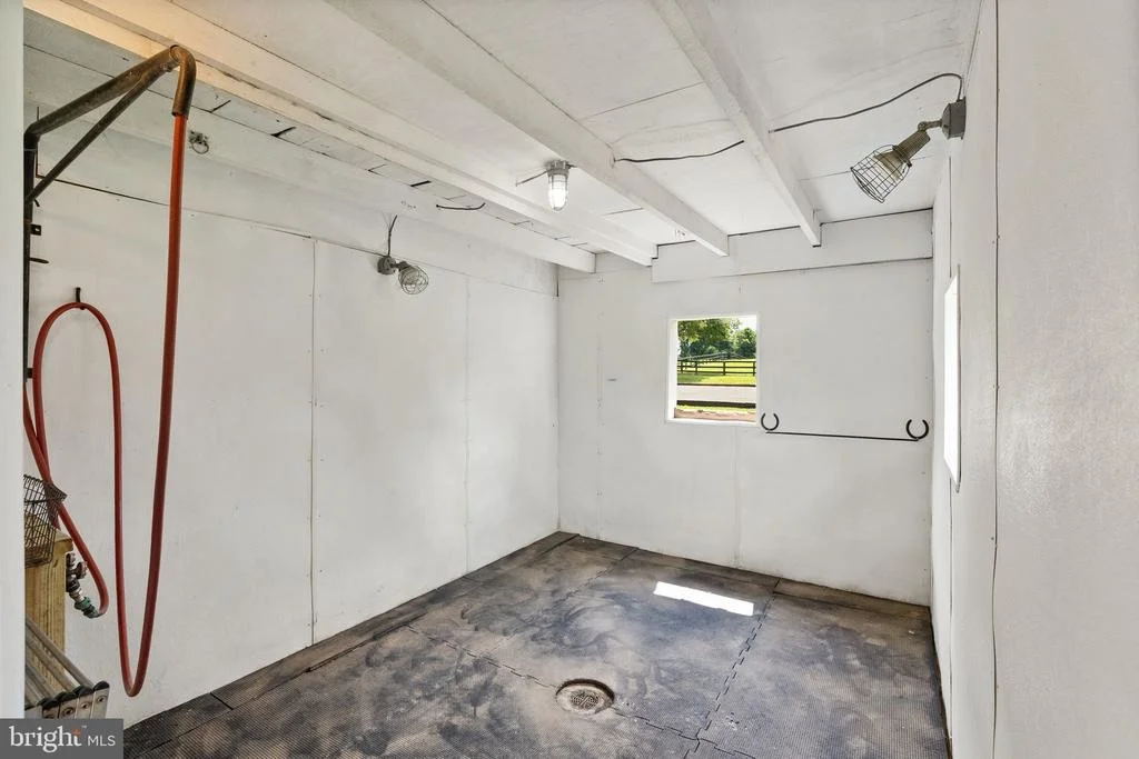 Photo of 20596 AIRMONT ROAD