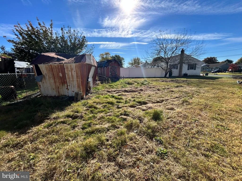 Photo of 24 W LOIS DRIVE