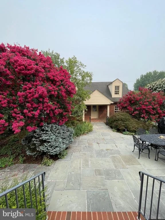 Photo of 310 UPPER COLLEGE TERRACE