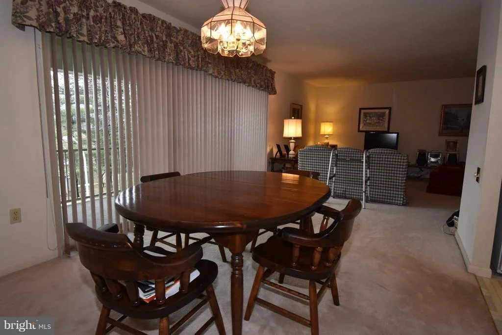 Photo of Unit 682D at 3330 GLENEAGLES DRIVE