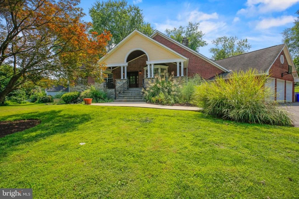 Photo of 318 DUXBURY ROAD
