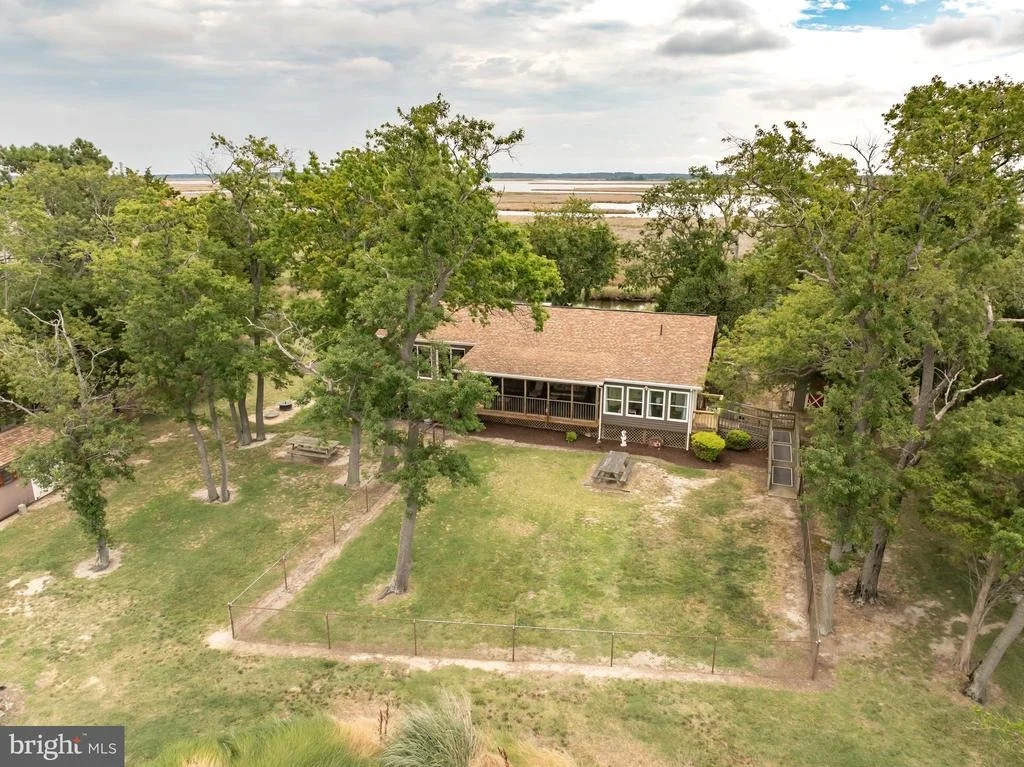 Photo of 7940 RIVERVIEW ROAD