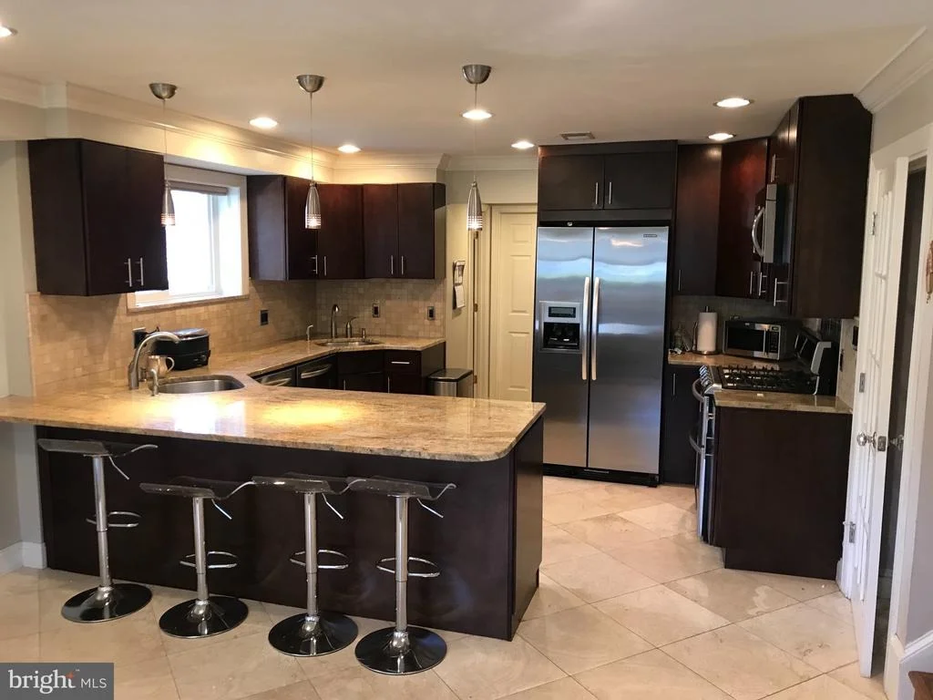 Photo of 800 HILLSBORO DRIVE