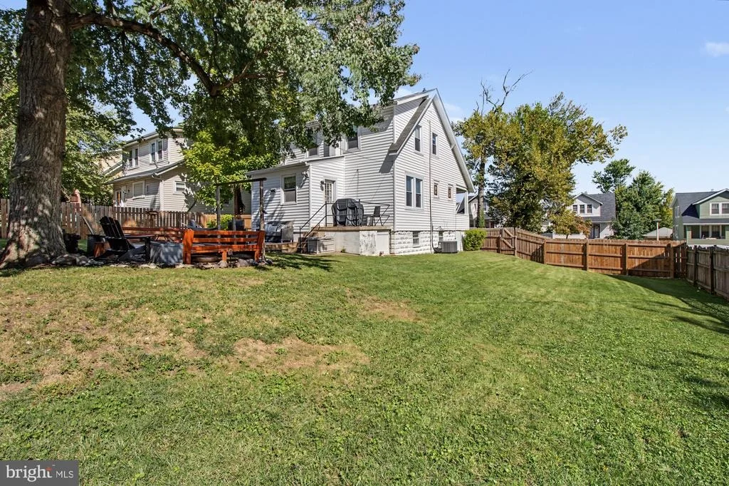 Photo of 2811 PINEWOOD AVENUE