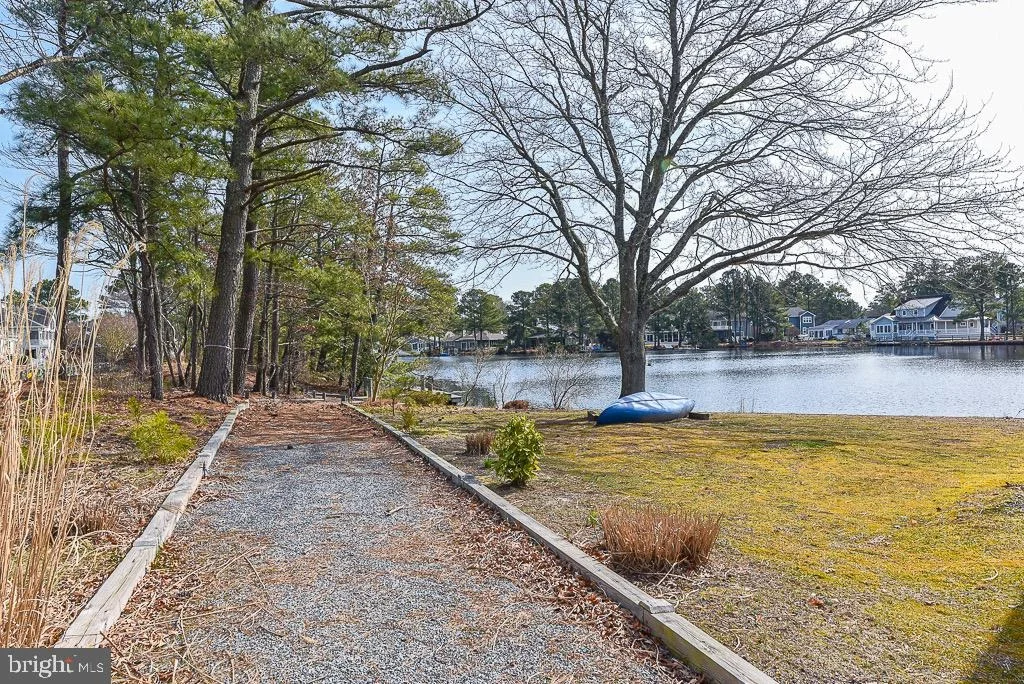 Photo of 956 LAKE VIEW DRIVE