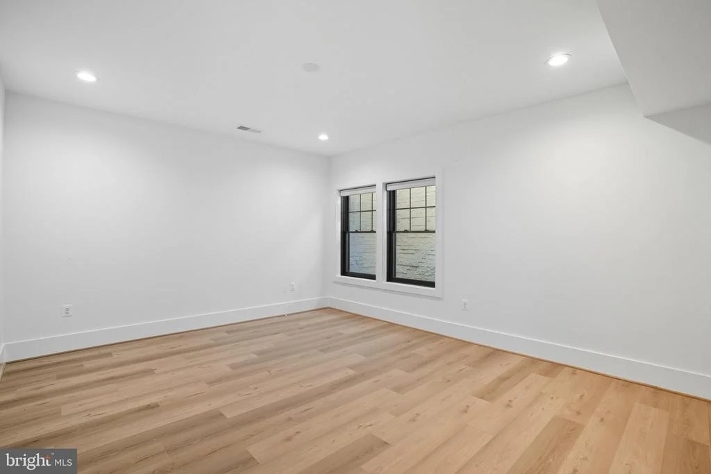 Photo of 1111 INGLESIDE AVENUE