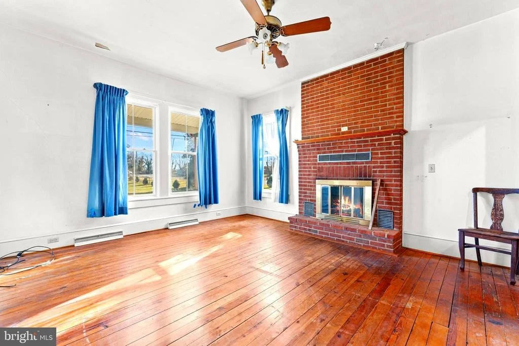 Photo of 323 MAIN