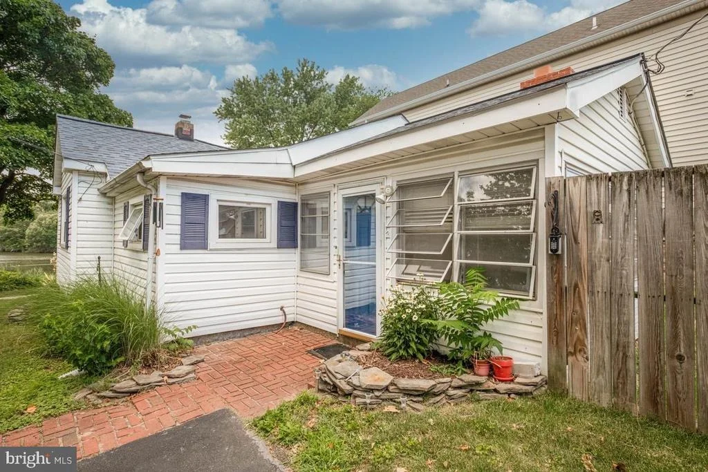 Photo of 7801 WATERVIEW