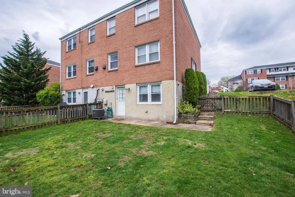 Photo of 1019 GROVEHILL ROAD
