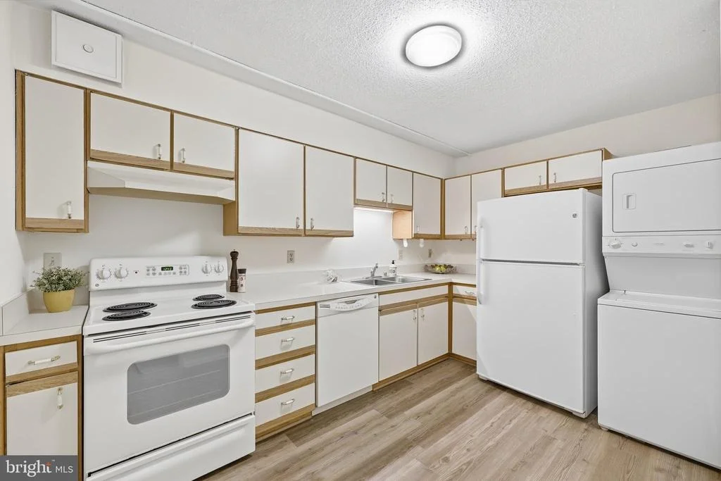 Photo of Unit 21006 at 15107 INTERLACHEN DRIVE