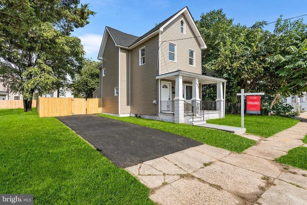 Photo of 623 W 3RD STREET W