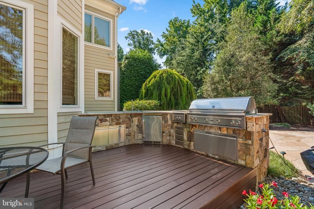 Photo of 370 EAGLE HILL ROAD
