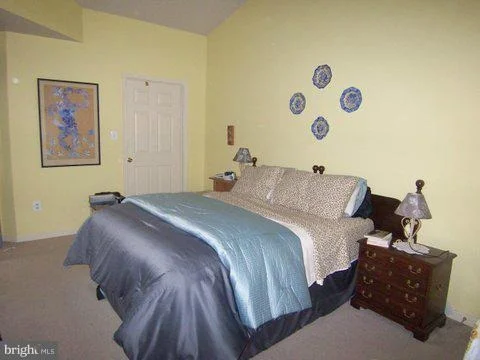 Photo of Unit 3B at 2100 WAYSIDE DRIVE