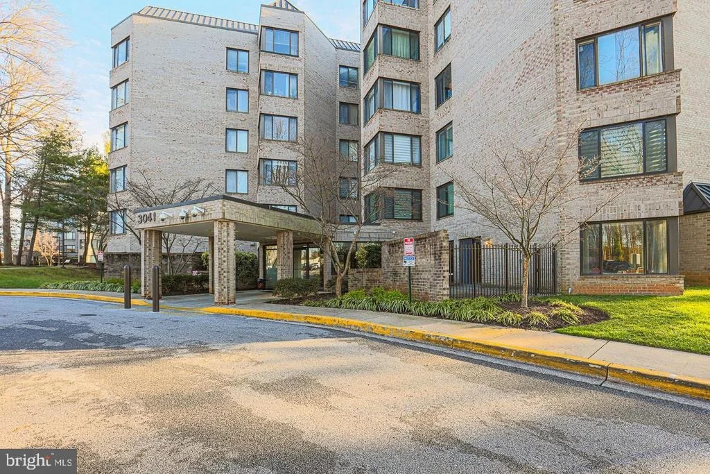 Photo of Unit 405D at 3041 FALLSTAFF ROAD