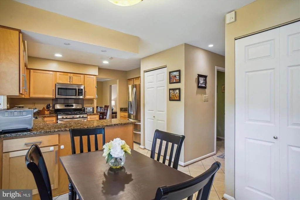Photo of 2427 HENSLOWE DRIVE
