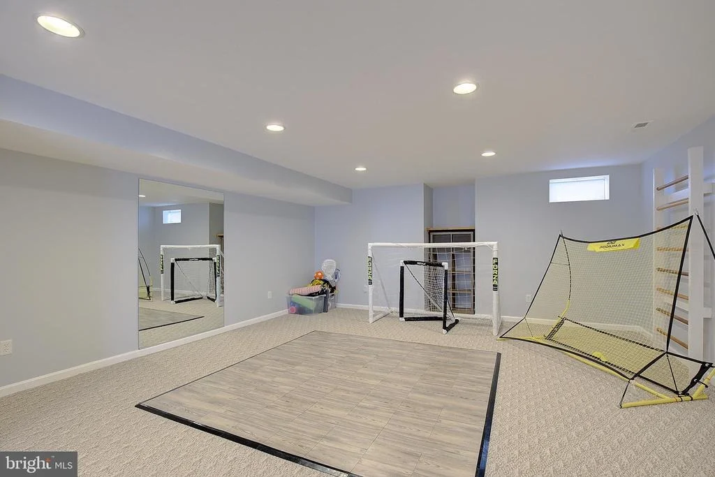 Photo of 2424 VALLEY BROOK LANE