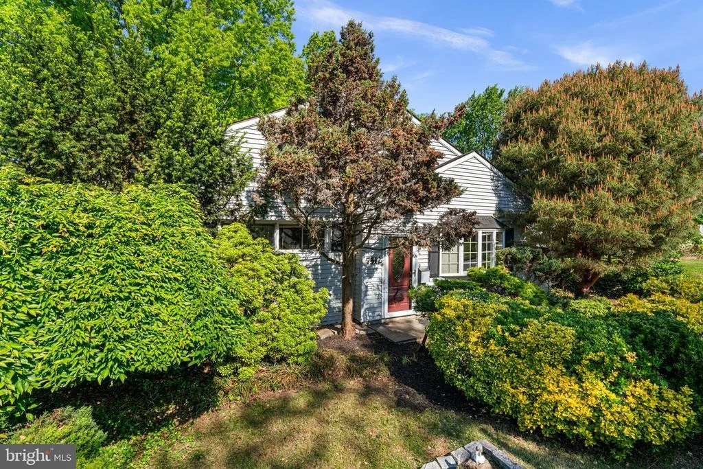 Photo of 7512 FAR HILLS DRIVE