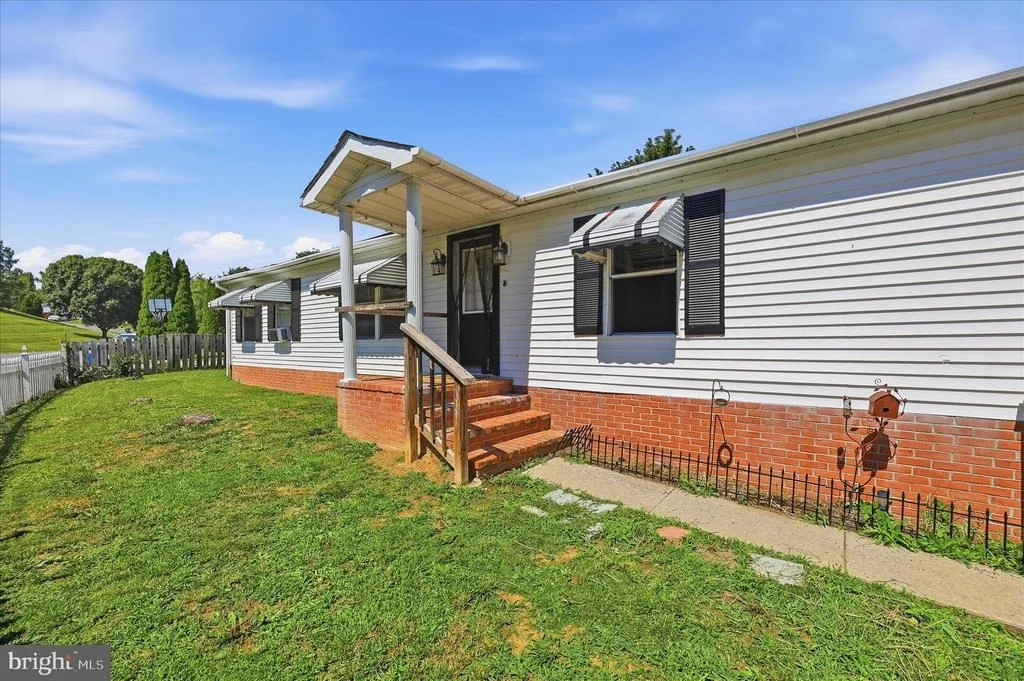 Photo of 16256 MCGREGOR DRIVE