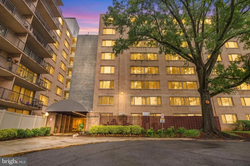 Photo of Unit 607 at 4410 OGLETHORPE STREET