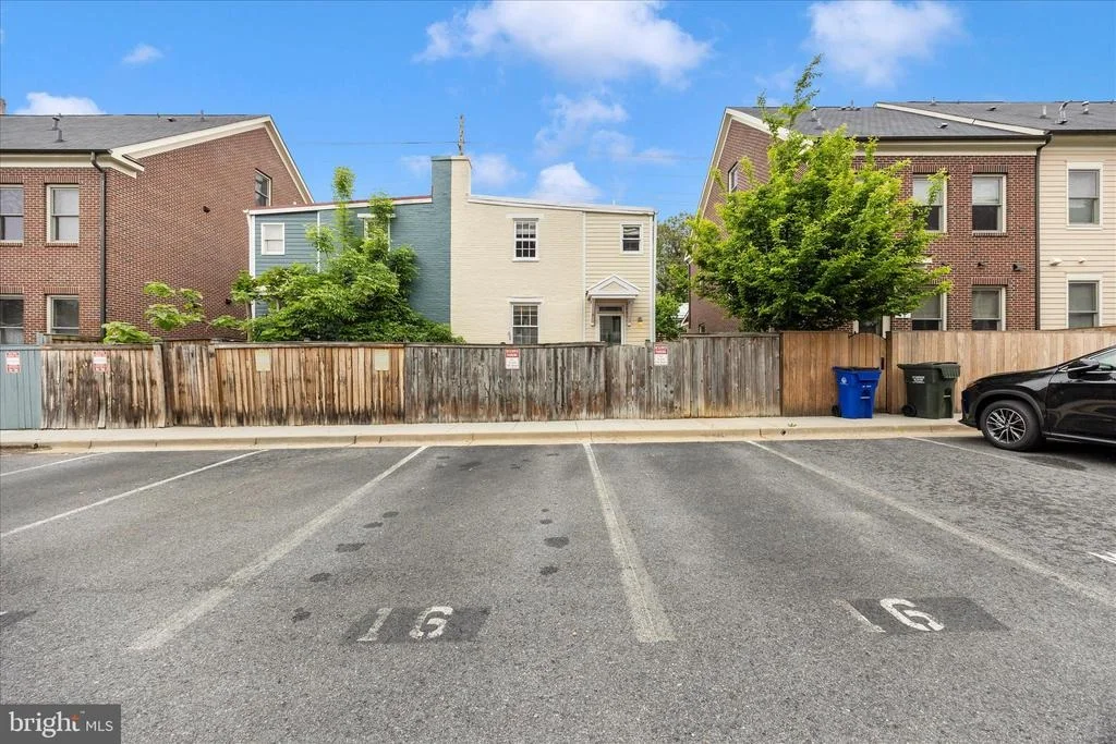 Photo of 16 5TH ST E