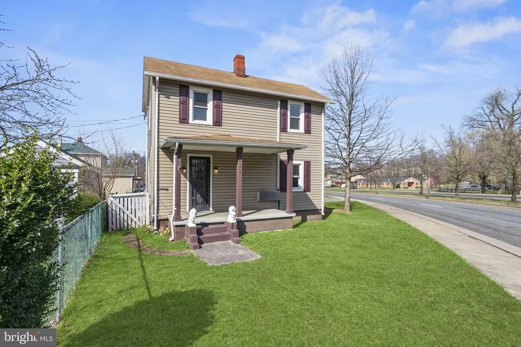 Photo of 822 N COMMERCE AVENUE