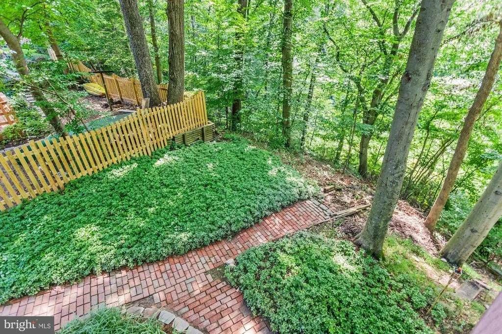 Photo of 7104 HADLOW COURT
