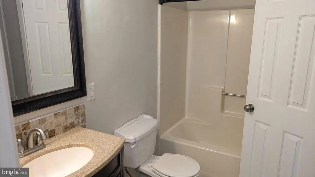 Photo of 5860 LILAC CIRCLE