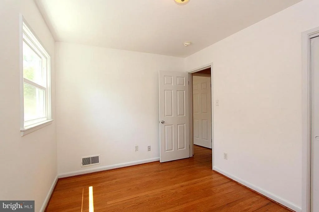 Photo of 911 WHITE WAY