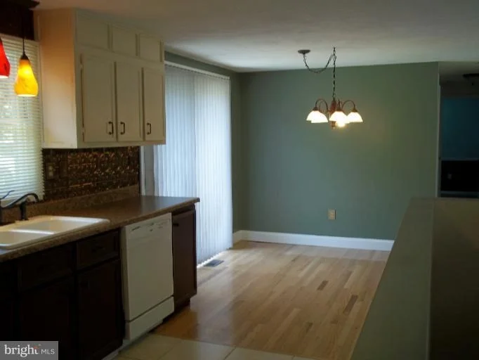 Photo of 27 E STREET E
