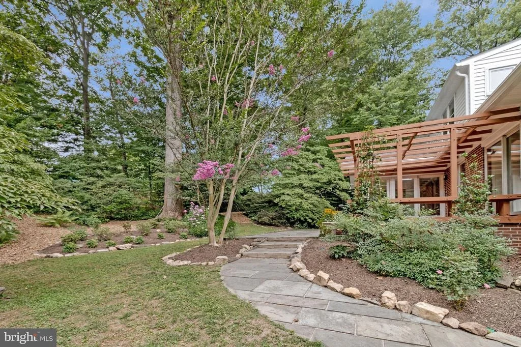 Photo of 2213 APPLE TREE LANE