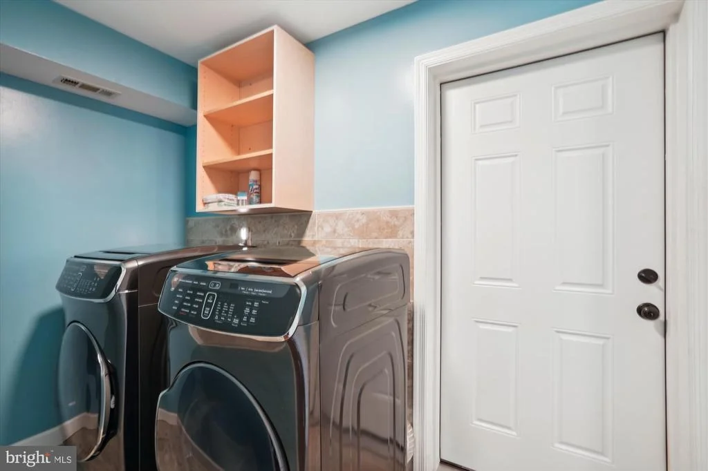 Photo of 5514 INVERCHAPEL ROAD