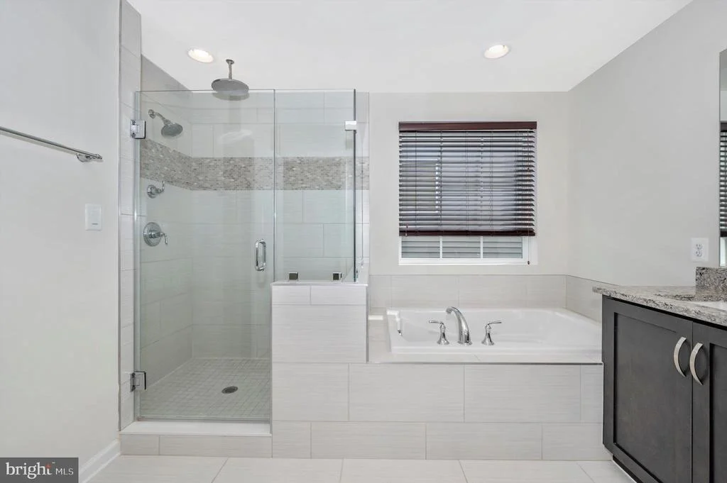 Photo of 8420 CLIFFVIEW LANE