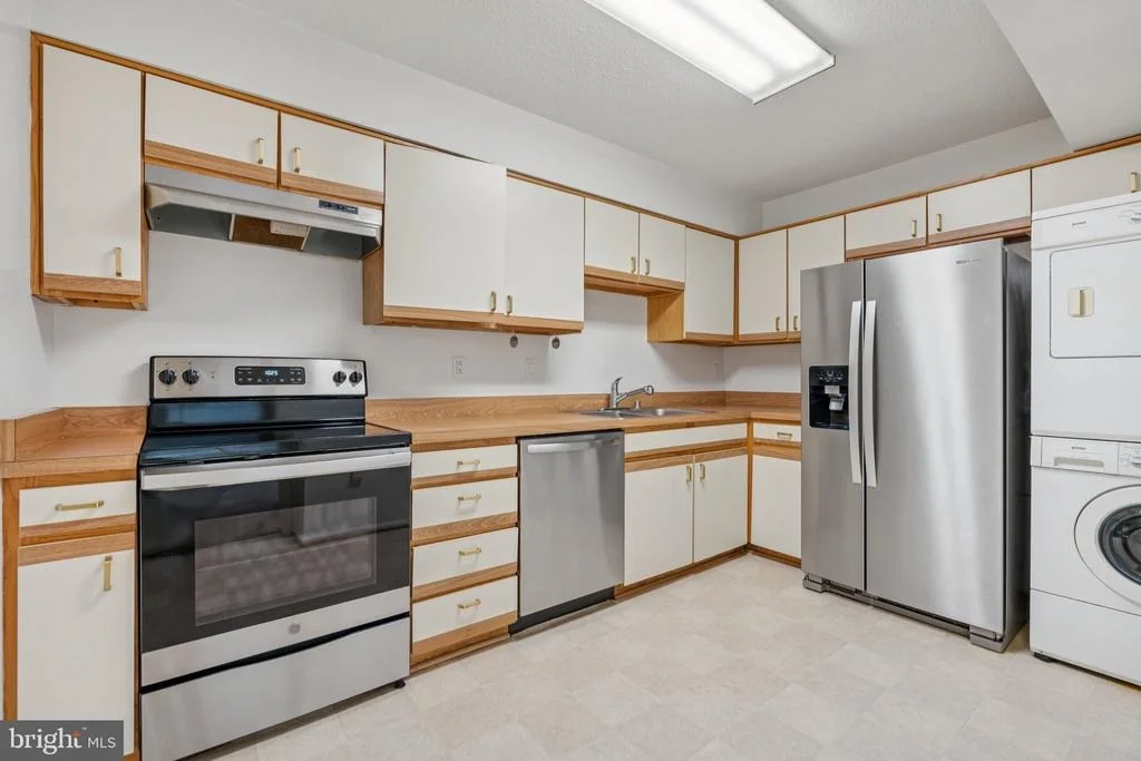 Photo of Unit 3815 at 15115 INTERLACHEN DRIVE