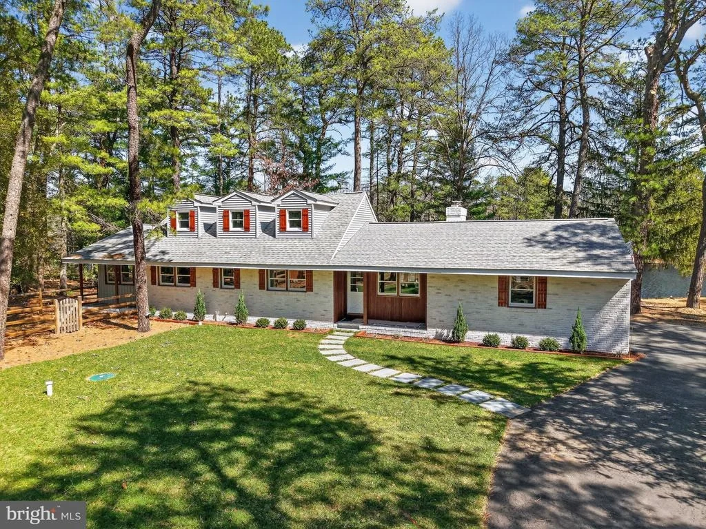 Photo of 113 W CENTENNIAL DRIVE
