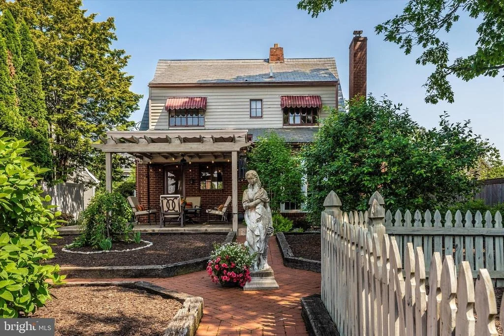Photo of 402 W 2ND STREET