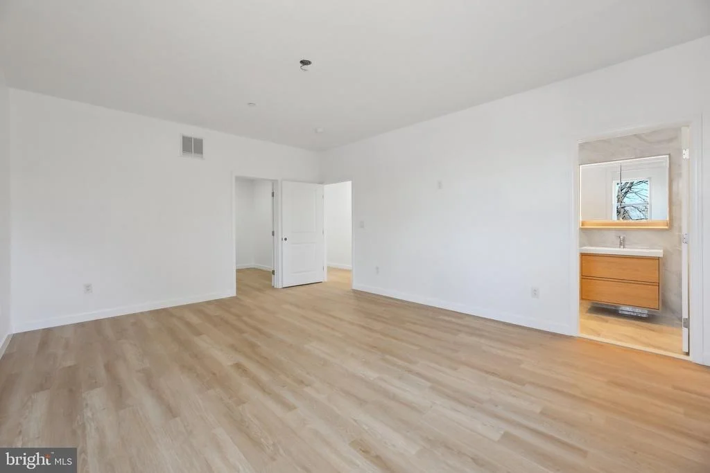 Photo of 8325 GROVE ANGLE ROAD