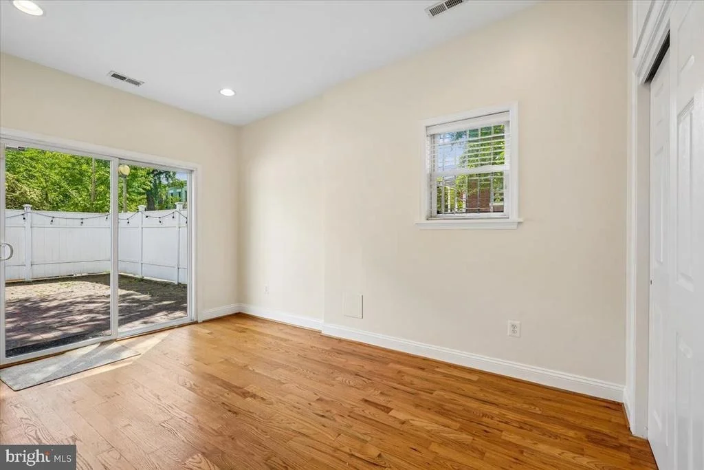 Photo of 1339 C STREET NE