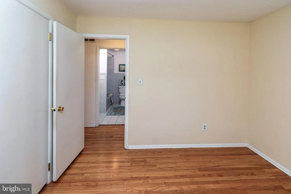 Photo of 6 JEFFREY LANE