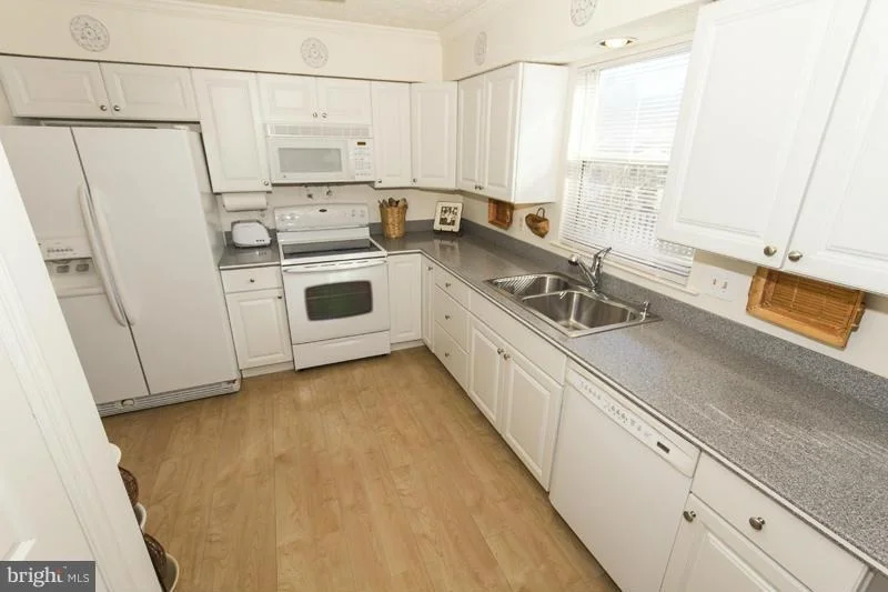 Photo of 10941 HILLTOP LANE