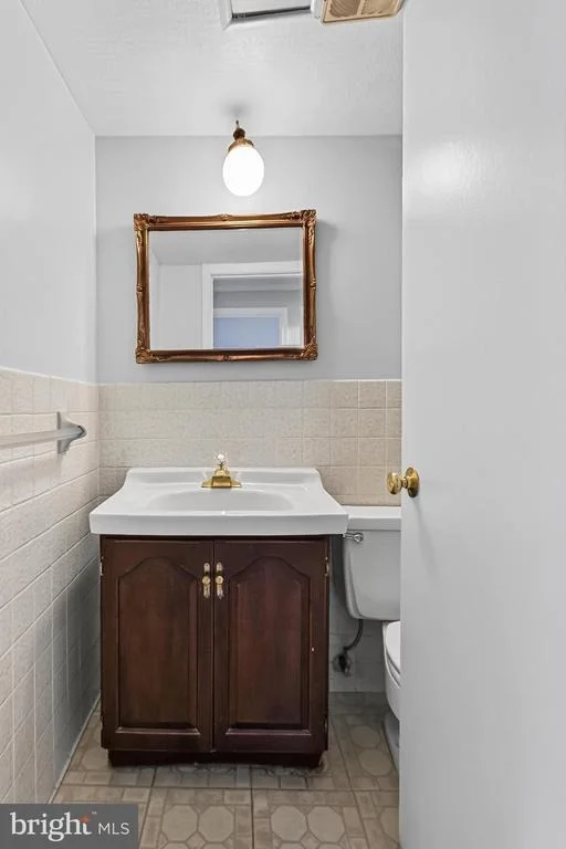 Photo of 4019 ROBERTSON BOULEVARD