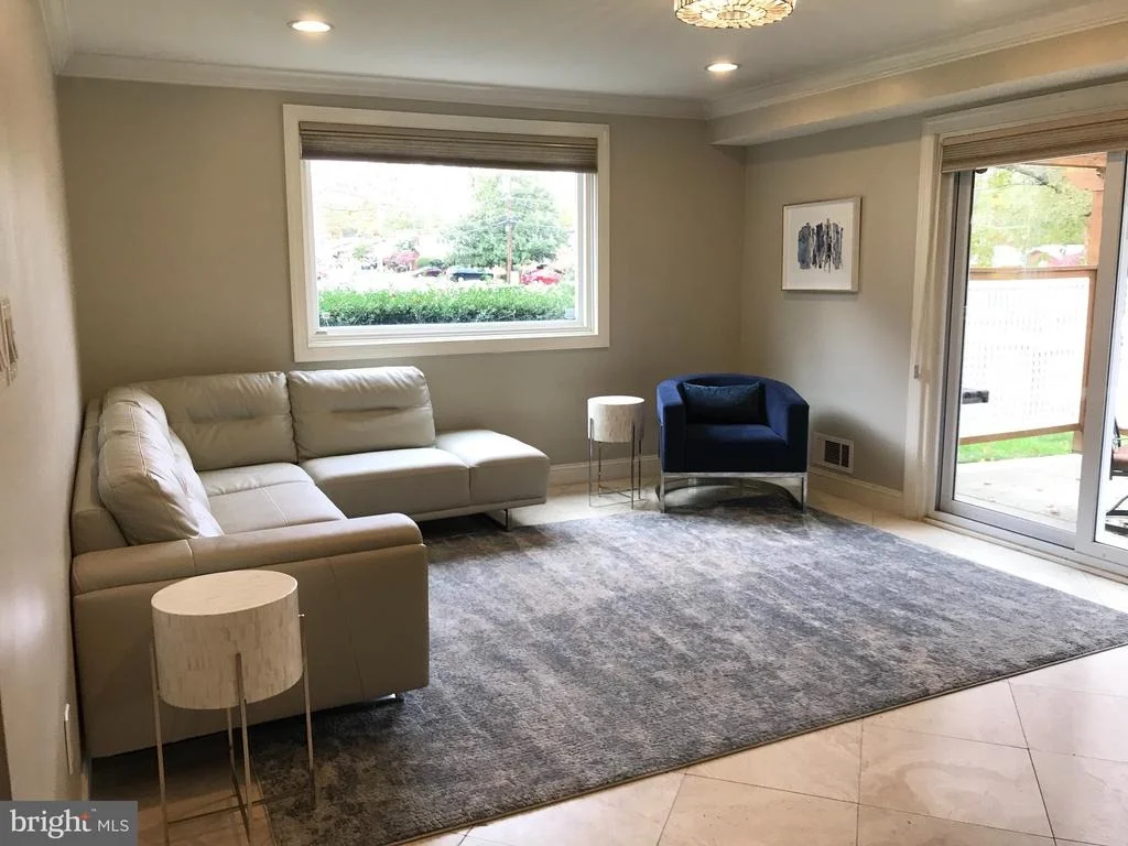 Photo of 800 HILLSBORO DRIVE