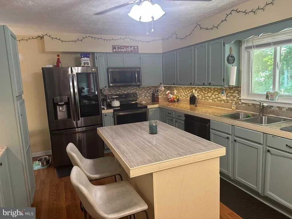 Photo of 440 BLUEBIRD WAY