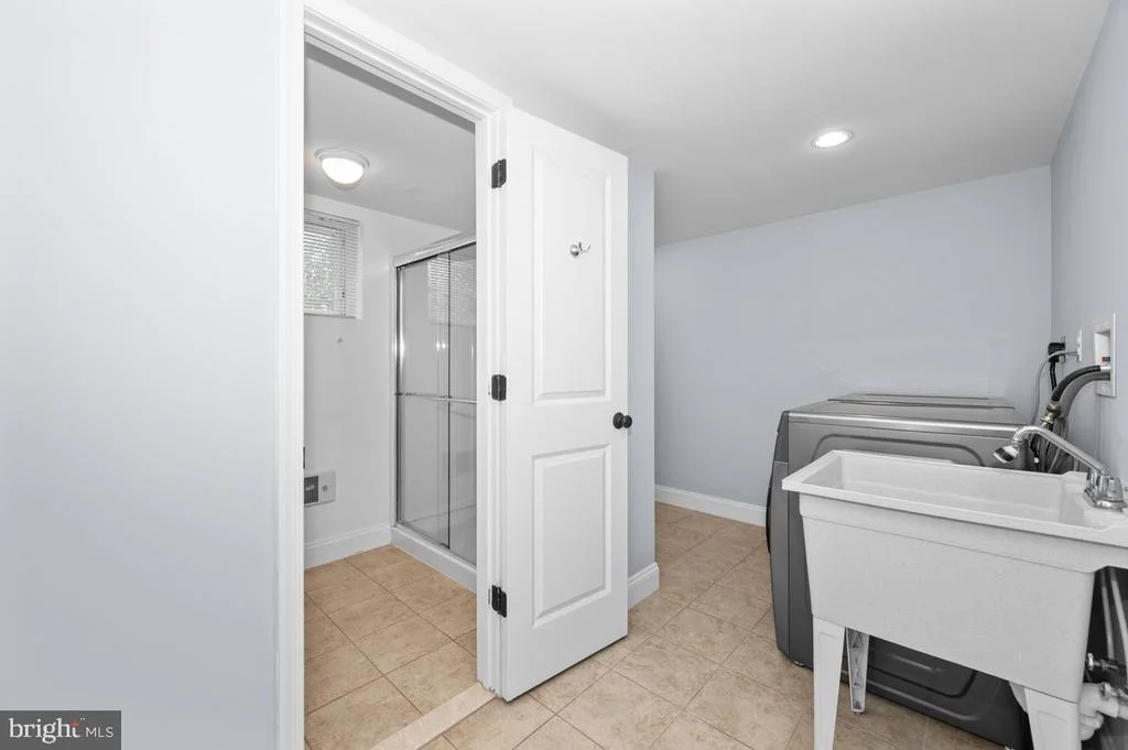 Photo of 6 E HAMILTON AVENUE
