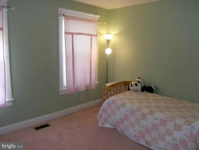 Photo of 125 BOOKHAM LANE