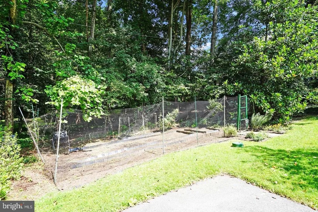 Photo of 9233 FARNSWORTH DRIVE