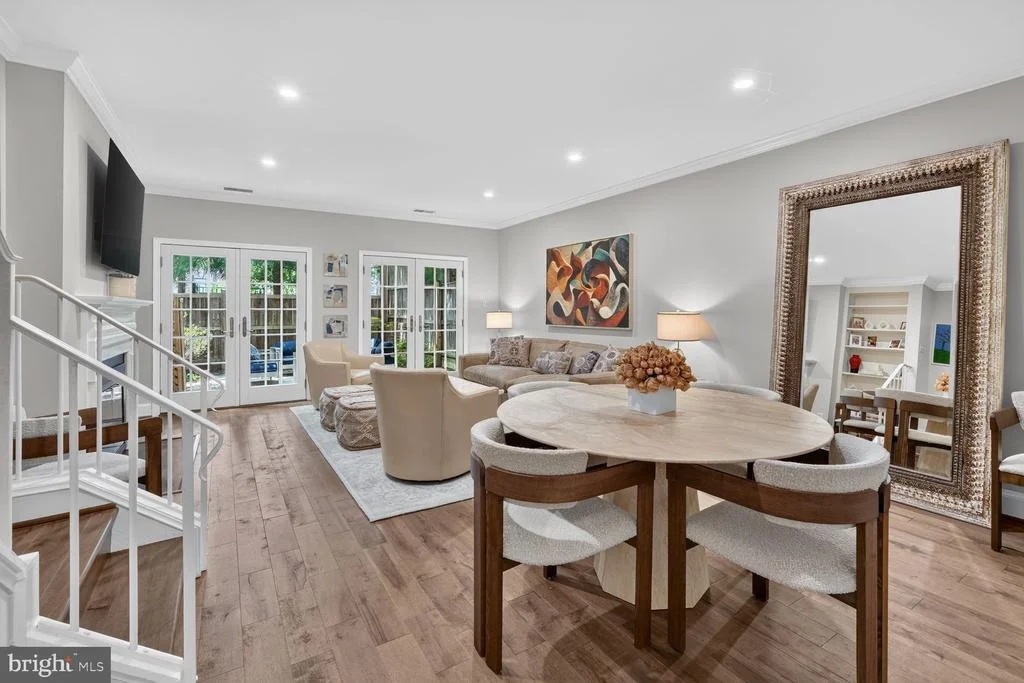 Photo of Unit D at 3271 SUTTON PLACE NW