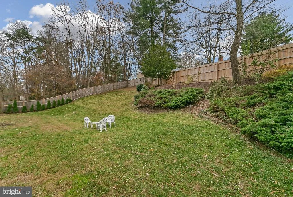Photo of 2608 VILLAGE LANE